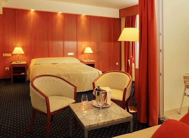 Apartament junior suite z częścią sypialną i dzienną