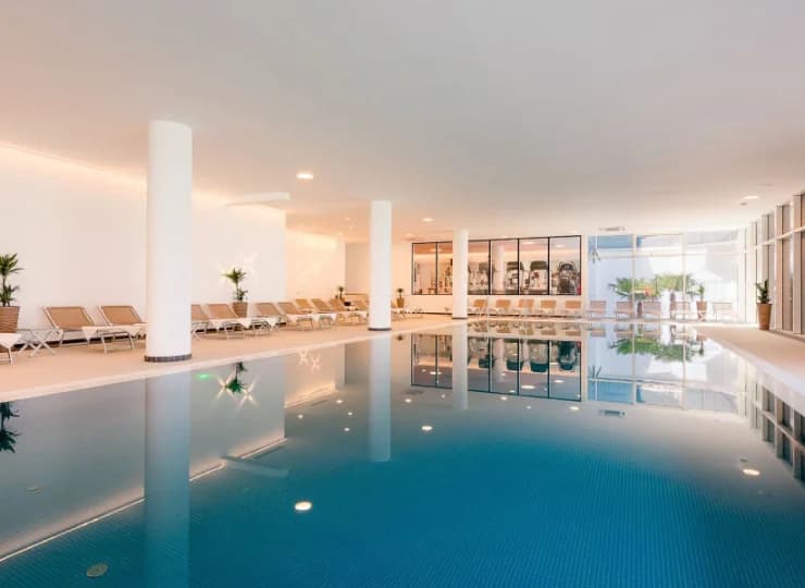 W skład strefy wellness wchodzi też basen wewnętrzny