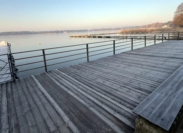 Trzy Jeziora to hotel z prywatną plażą i pomostem