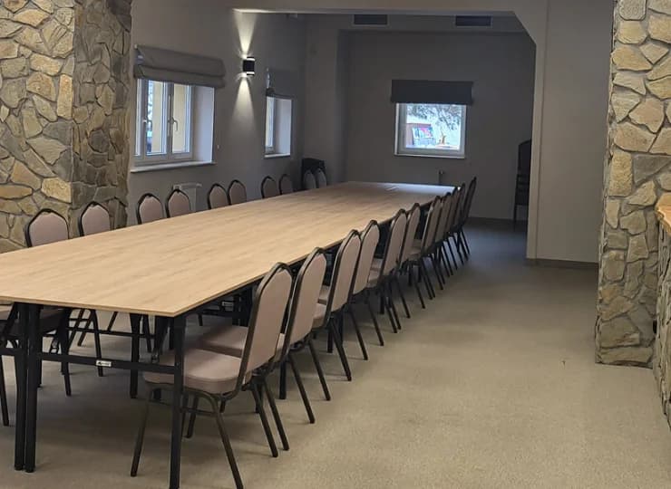 W hotelu znajduje się sala konferencyjna
