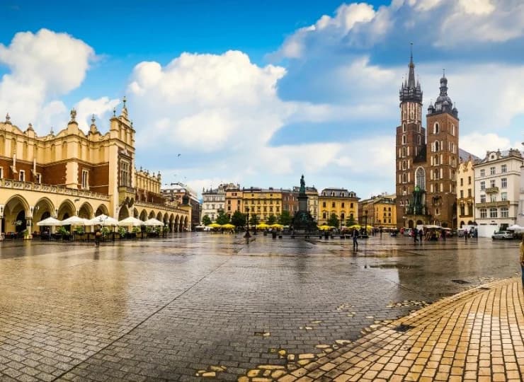 Hotel jest położony 10 minut jazdy od centrum Krakowa