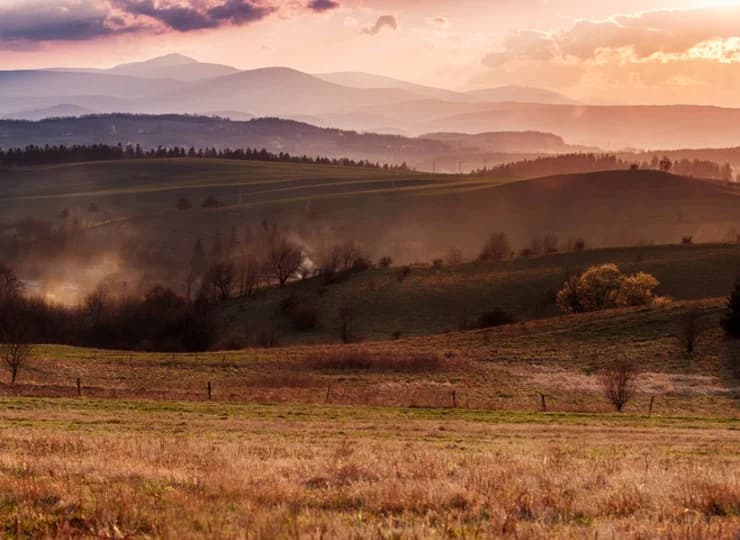 Po sąsiedzku znajduje się Park Krajobrazowy Sudety Wałbrzyskie