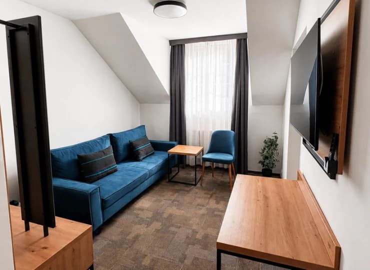W każdym pokoju znajduje się czajnik, lodówka, smart TV, wifi, ręczniki