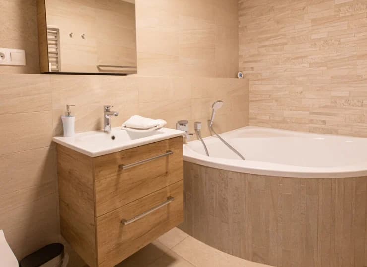 W łazience apartamentu prezydenckiego jest wanna