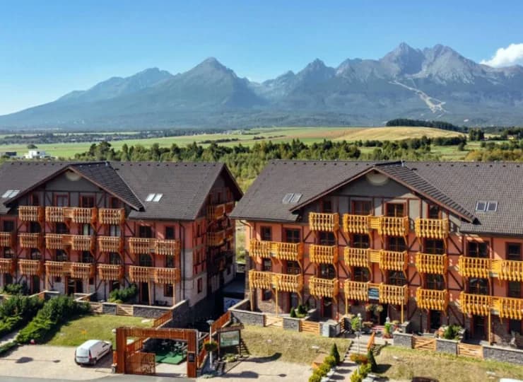 Resort jest położony w najatrakcyjniejszym turystycznie rejonie Słowacji