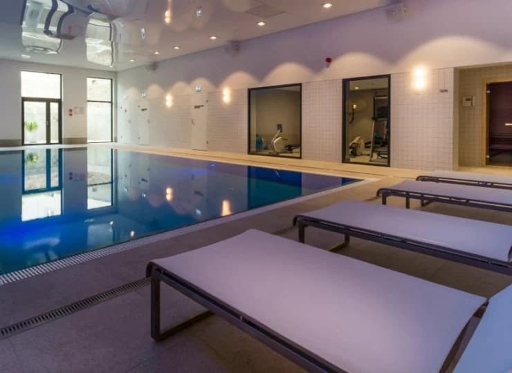Strefa Wellness składa się z przestronnego basenu i sauny