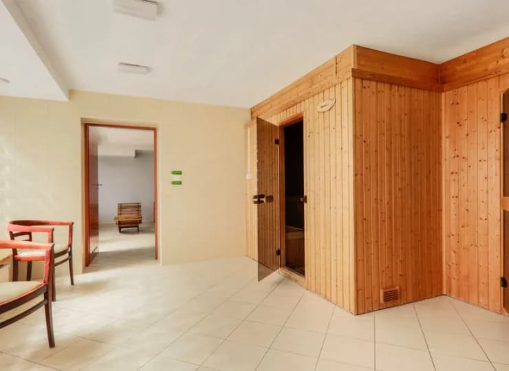 Dostępne są sauna sucha, sauna Infrared oraz wypoczywalnia z leżakami