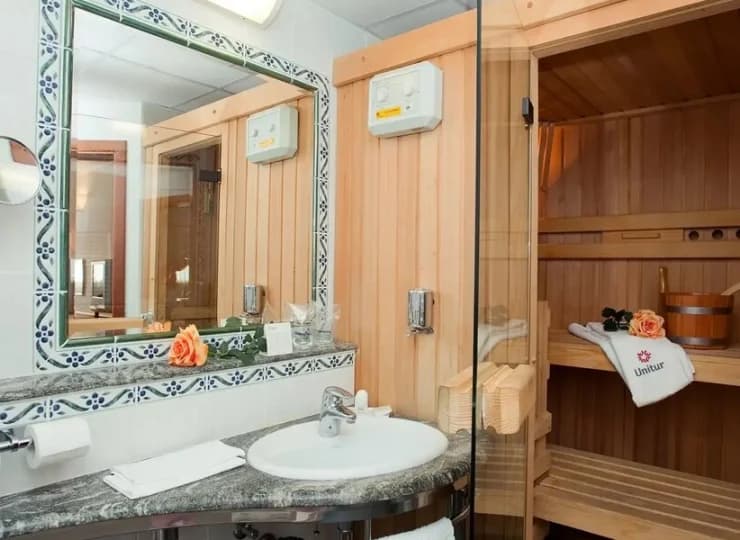Apartament relax posiada prywatną saunę fińską w łazience