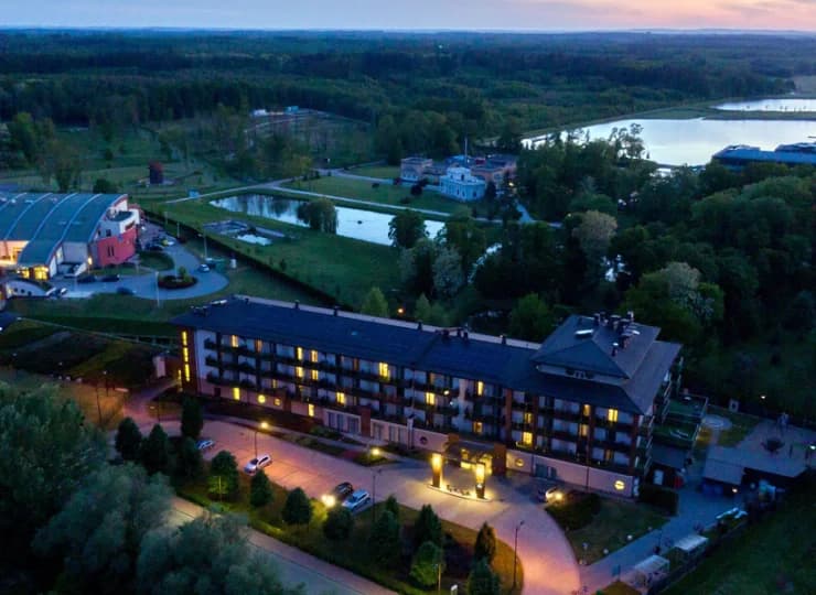 Hotel  tuż obok Basenów Mineralnych, Parku Zdrojowego i tężni solankowej