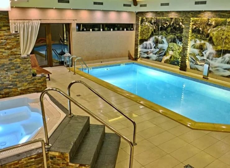 Dębowe Wzgórze to hotel z wewnętrznym basenem solankowym w Pokrzywnej