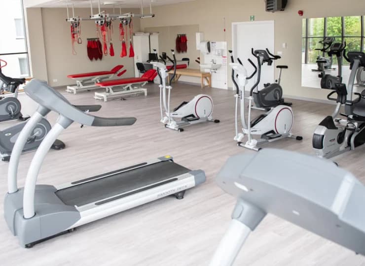 Sale ćwiczeń wyposażone są w rowerki i bieżnie