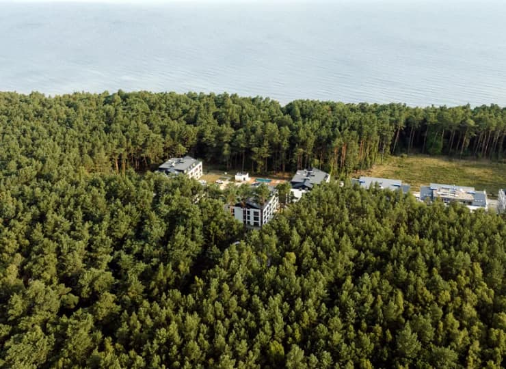 Okolica jest cicha, spokojna i sprzyja wypoczynkowi