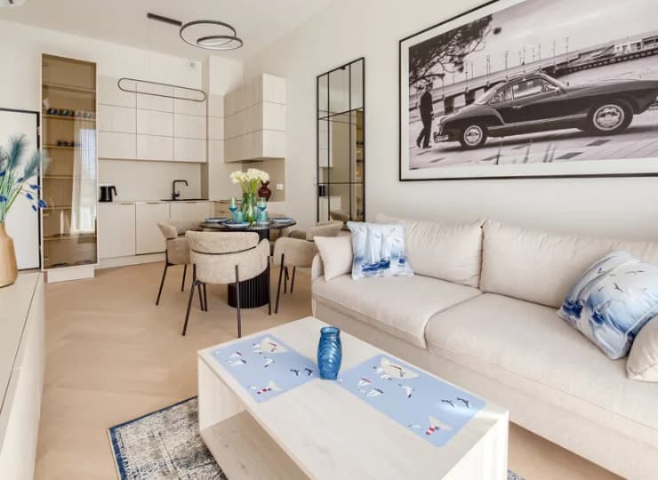 W salonie jest także rozkładana sofa