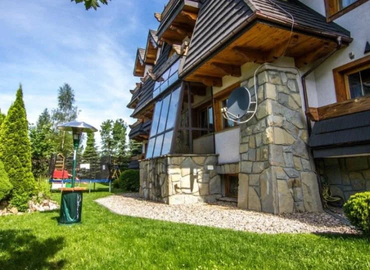 Architektura budynku nawiązuje do regionalnego stylu