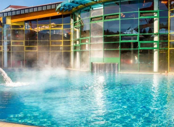 Stanowisko do hydromasażu w basenie zewnętrznym