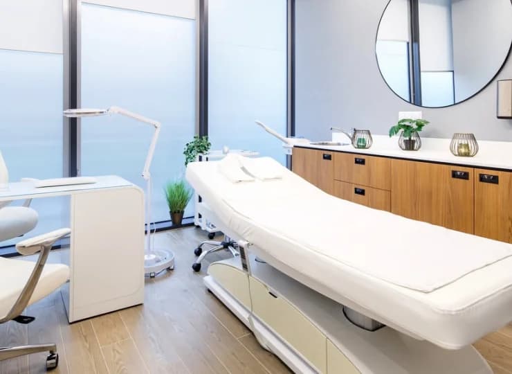 W gabinecie SPA spragnieni relaksu goście mogą poddać się zabiegom