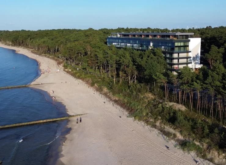 Baltic Jet to unikatowy apartamentowiec w kształcie jachtu przy samej plaży