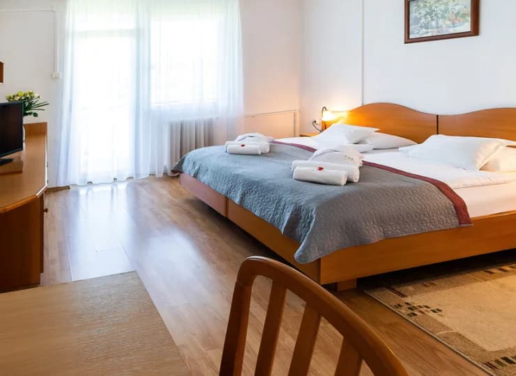 Każdy pokój ma balkon oraz klimatyzację