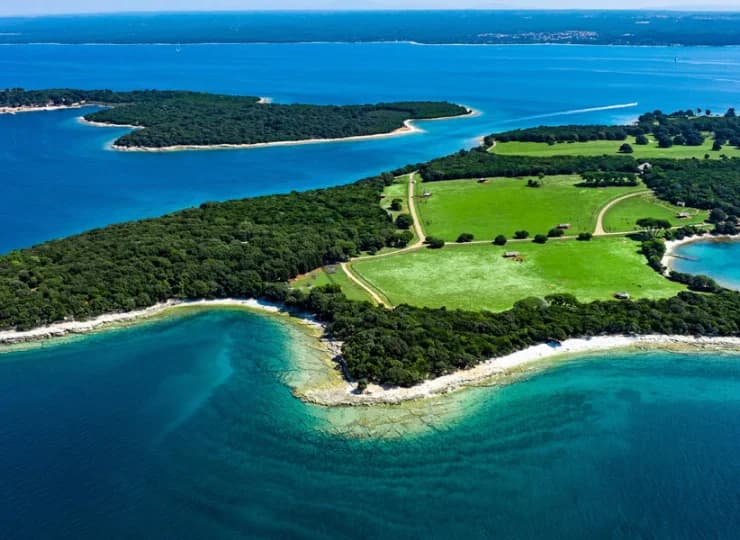 Zatrzymaj się na niezamieszkanej na stałe wyspie w archipelagu Brijuni