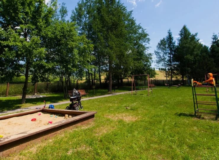 Dla dzieci przygotowano plac zabaw oraz salę zabaw