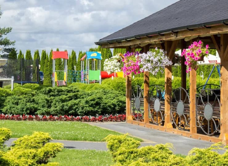 Resort sąsiaduje z terenem rekreacyjnym Hotelu Royal Park
