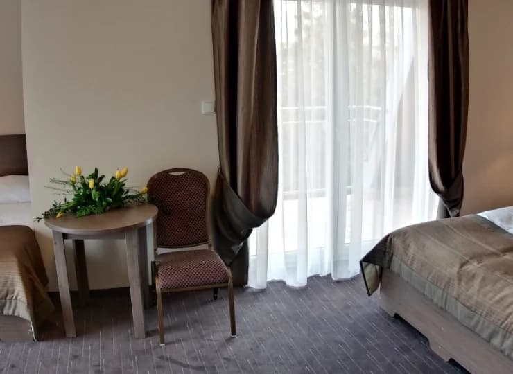 Z części pokoi roztacza się widok na morze lub Woliński Park Narodowy