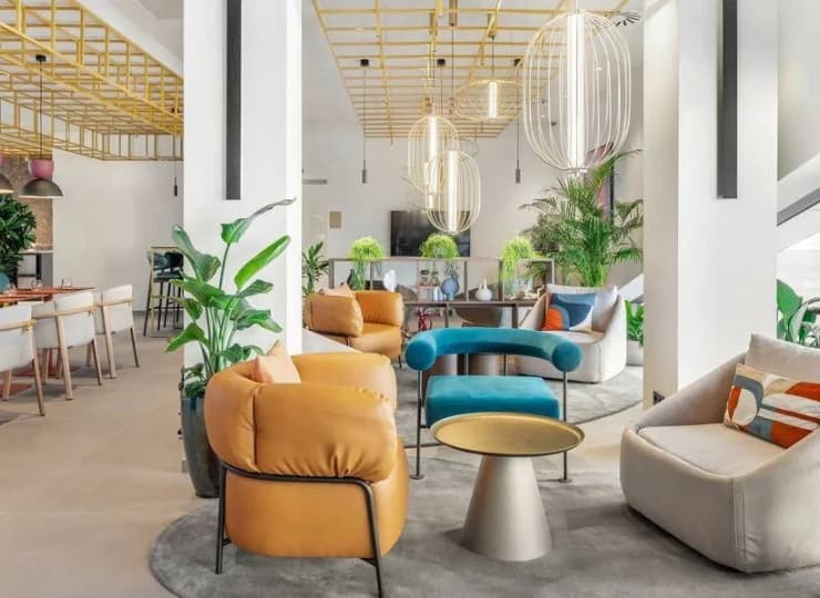 Eleganckie wnętrza hotelu Hilton Garden Inn w węgierskim Debreczynie