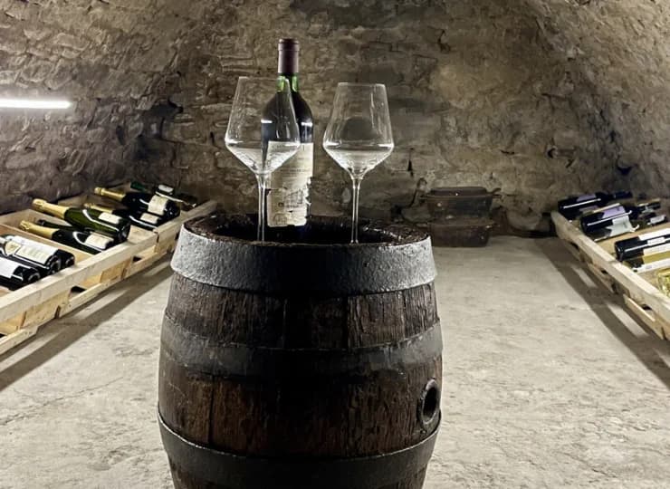 Atrakcją hotelu jest też piwniczka z winami