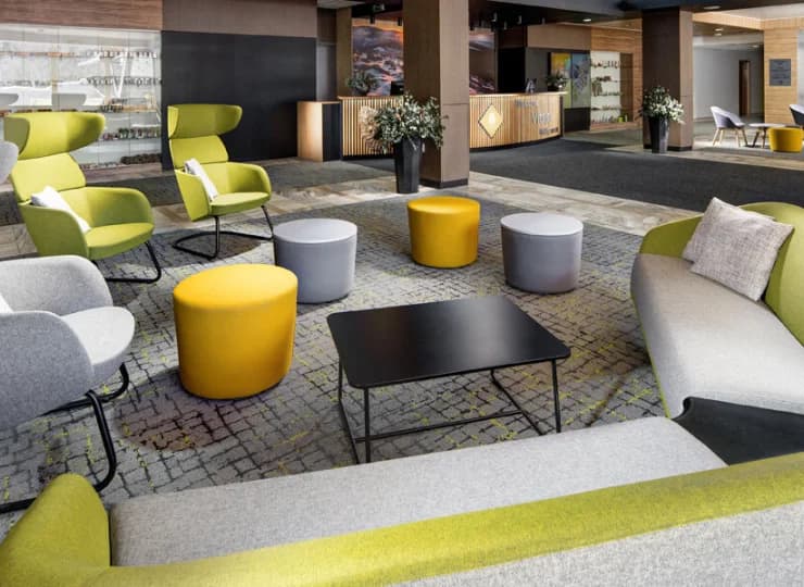 Wnętrza hotelu są nowoczesne i przytulne jednocześnie