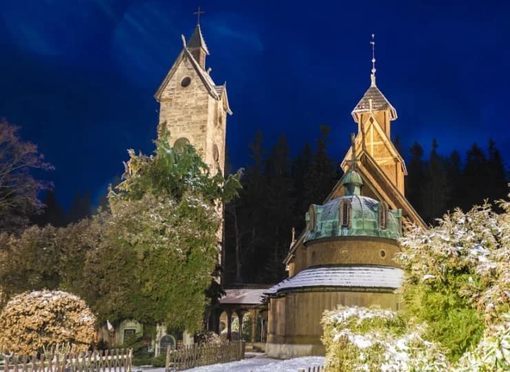 Obiekt jest doskonałą bazą do zwiedzania Karpacza, m.in. Świątyni Wang