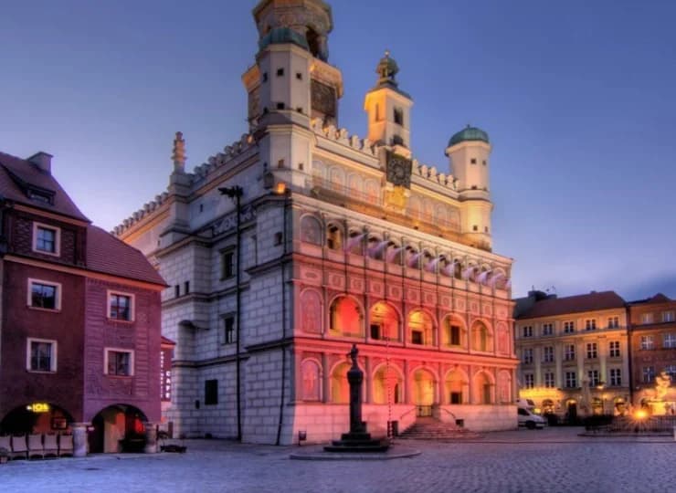 Dobra lokalizacja zapewnia możliwość zwiedzenia najciekawszych atrakcji miasta