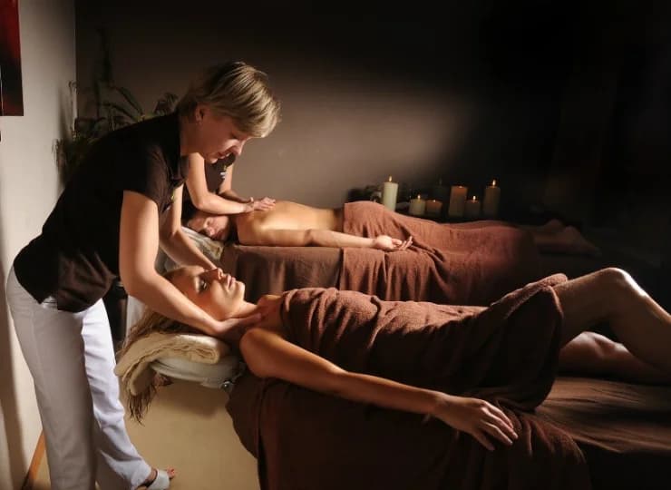 Bogata oferta obejmuje kąpiele spa, masaże, pakiety day spa, rytuały na ciało