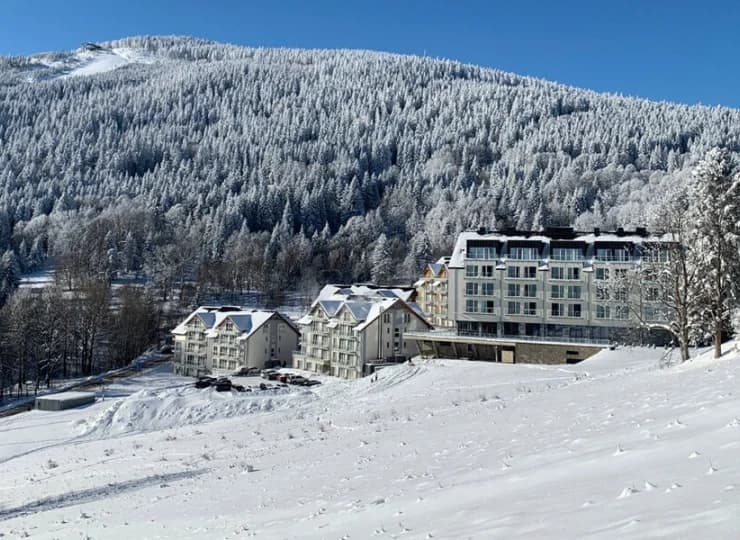 SW Apartamenty znajdują się w kurorcie narciarskim Czarna Góra Resort