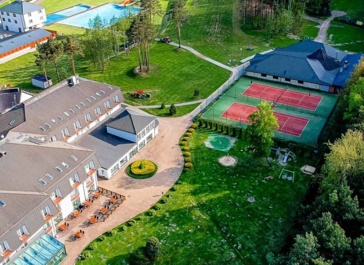 Czterogwiazdkowy hotel jest położony w sercu Jury