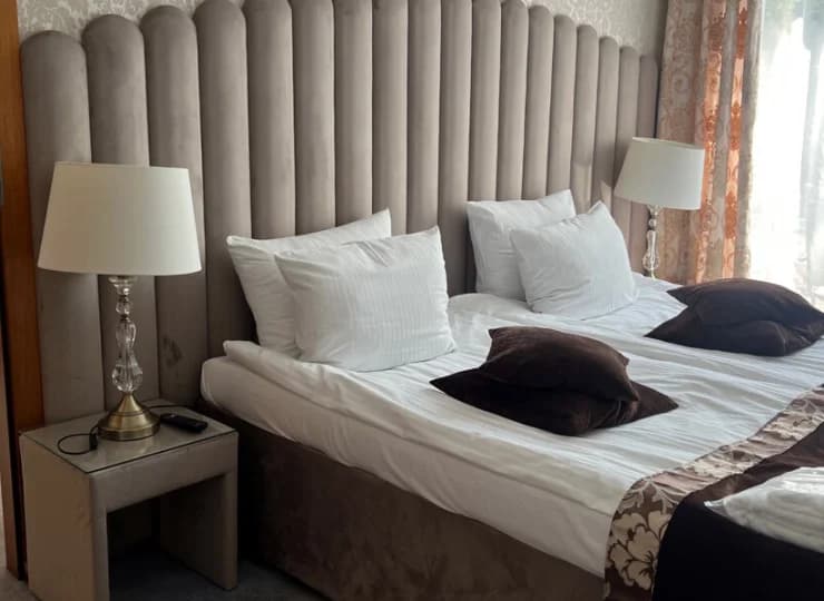 Komfortowy apartament składa się z sypialni i pokoju dziennego