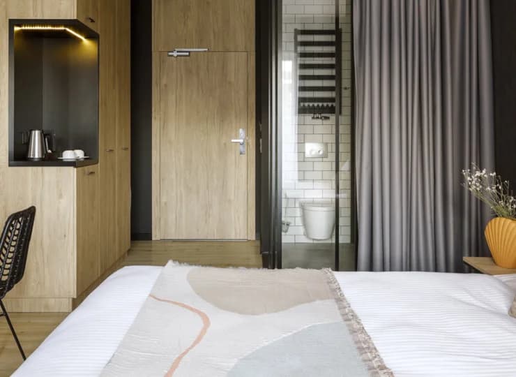 W wyposażeniu TV, wifi, minibar, sejf, zestaw do parzenia kawy i herbaty