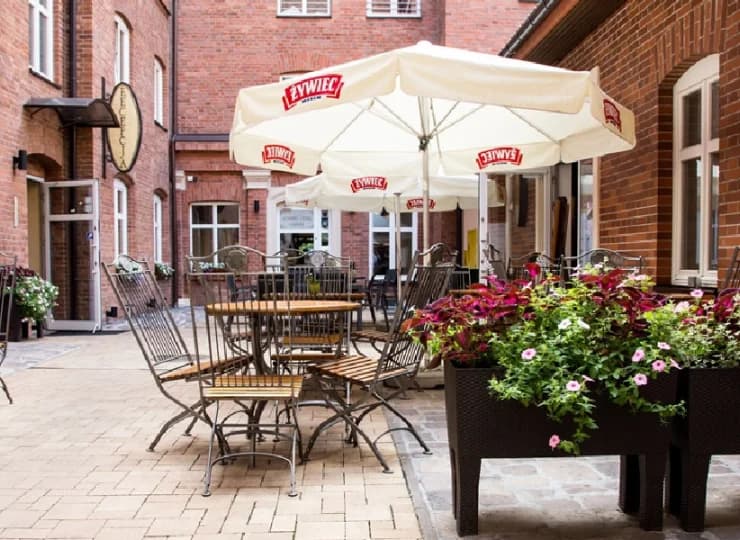 Hotel posiada dwa ogródki, w tym na dziedzińcu poza szumem miasta