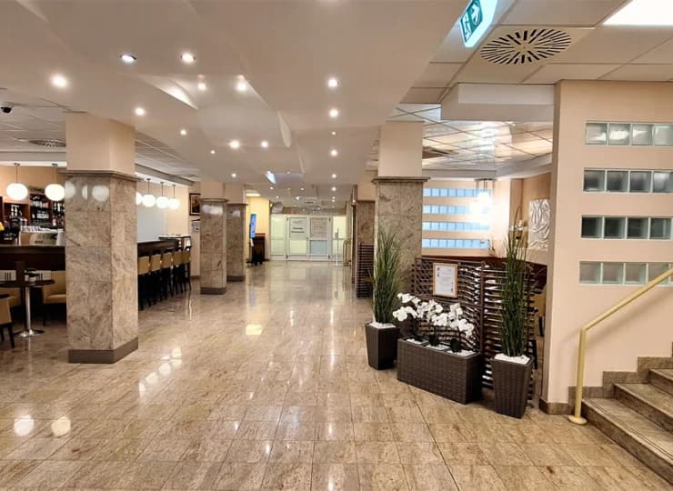 Hotel posiada windę oraz ułatwienia dla osób z niepełnosprawnościami