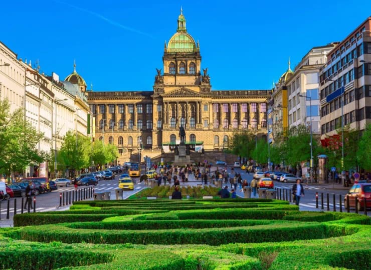 Do Placu Wacława i Muzeum Narodowego można dojść spacerem w niecałe 15 minut