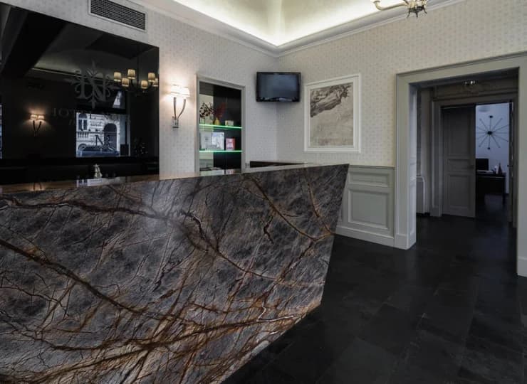 Hotelowa recepcja jest czynna całą dobę