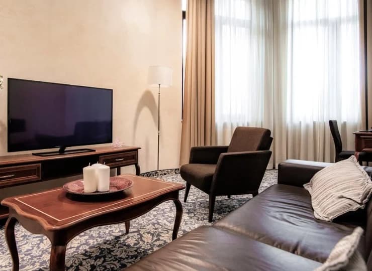 Apartament ma powierzchnię 60 m2 z częścią sypialną oraz wypoczynkową
