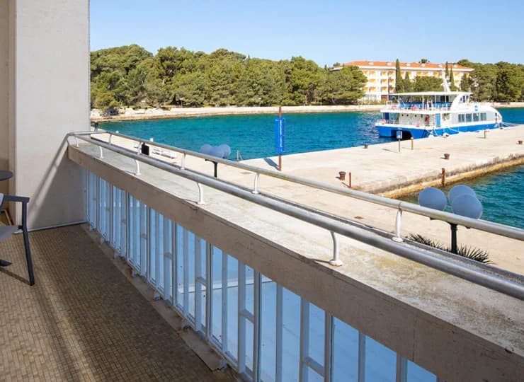 Balkon apartamentu 2+2 z widokiem na morze