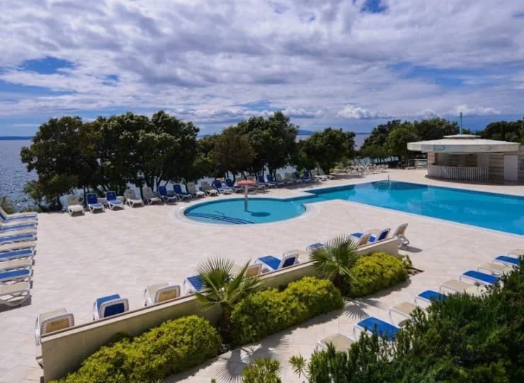 La Luna Hotel**** jest położony na wyspie Pag