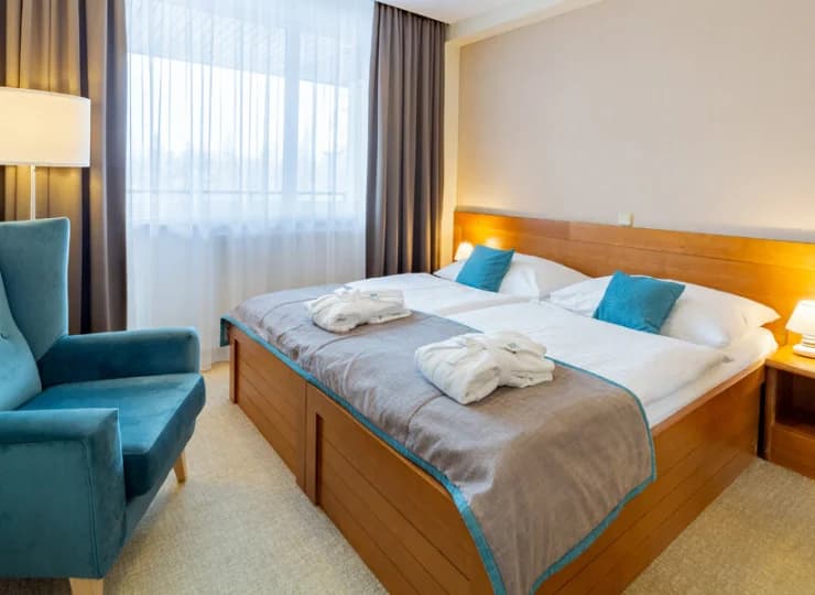 Kontakt Wellness Hotel**** oferuje zakwaterowanie w wygodnych pokojach