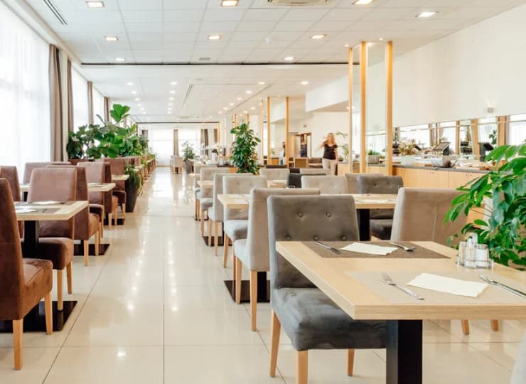 Goście apartamentów są zapraszani każdego dnia na posiłki do hotelu Velka Fatra
