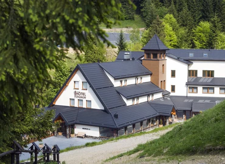 Hotel został zaprojektowany tak, by umożliwiać kontakt z naturą