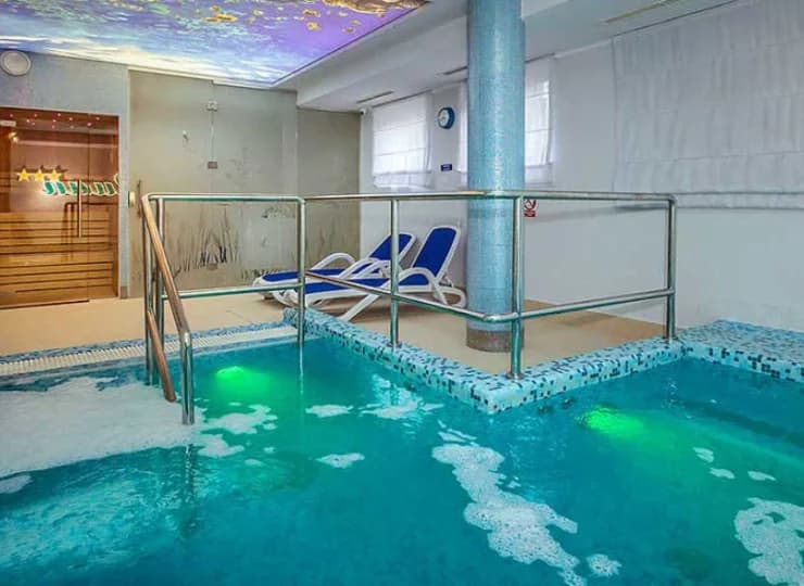 Oprócz jacuzzi przygotowano również saunę i łaźnię