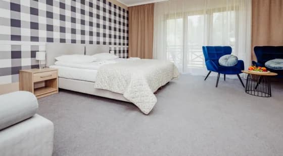Pokój Deluxe z balkonem i kanapą