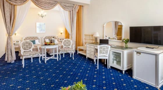 Junior suite twin square view