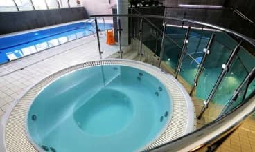 Oprócz przestronnych apartamentów i pokoi obiekt udostępnia strefę wellness
